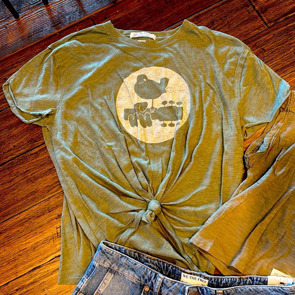 Free People Bundle!
Beginners Luck Slouch Shorts and 2 shirts! - Picture 9 of 12